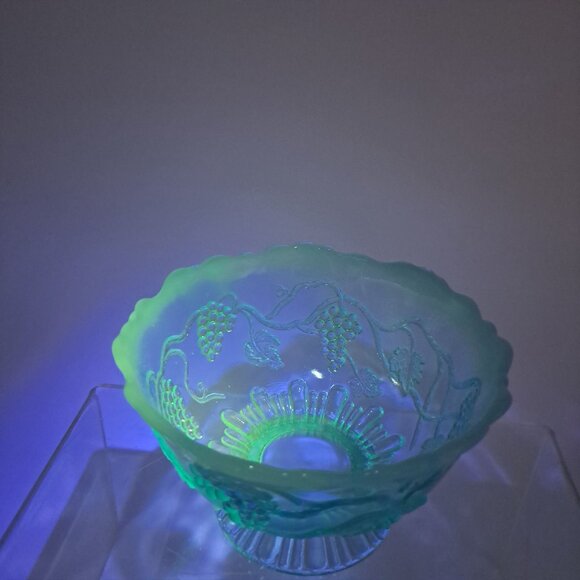 Vintage Jefferson Glass Blue Opalescent Footed Grapes & Vines Dish - Picture 14 of 16